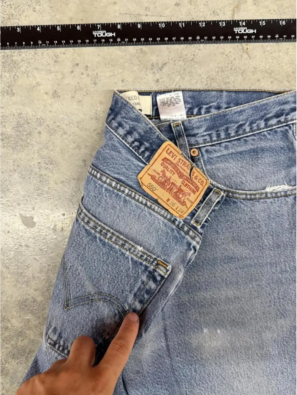 vintage levis 550 faded blue relaxed baggy fit jeans size 36 x 34